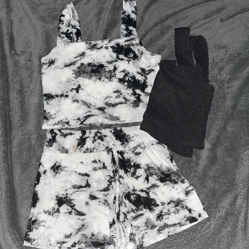 Cute Top with Shorts and Extra top